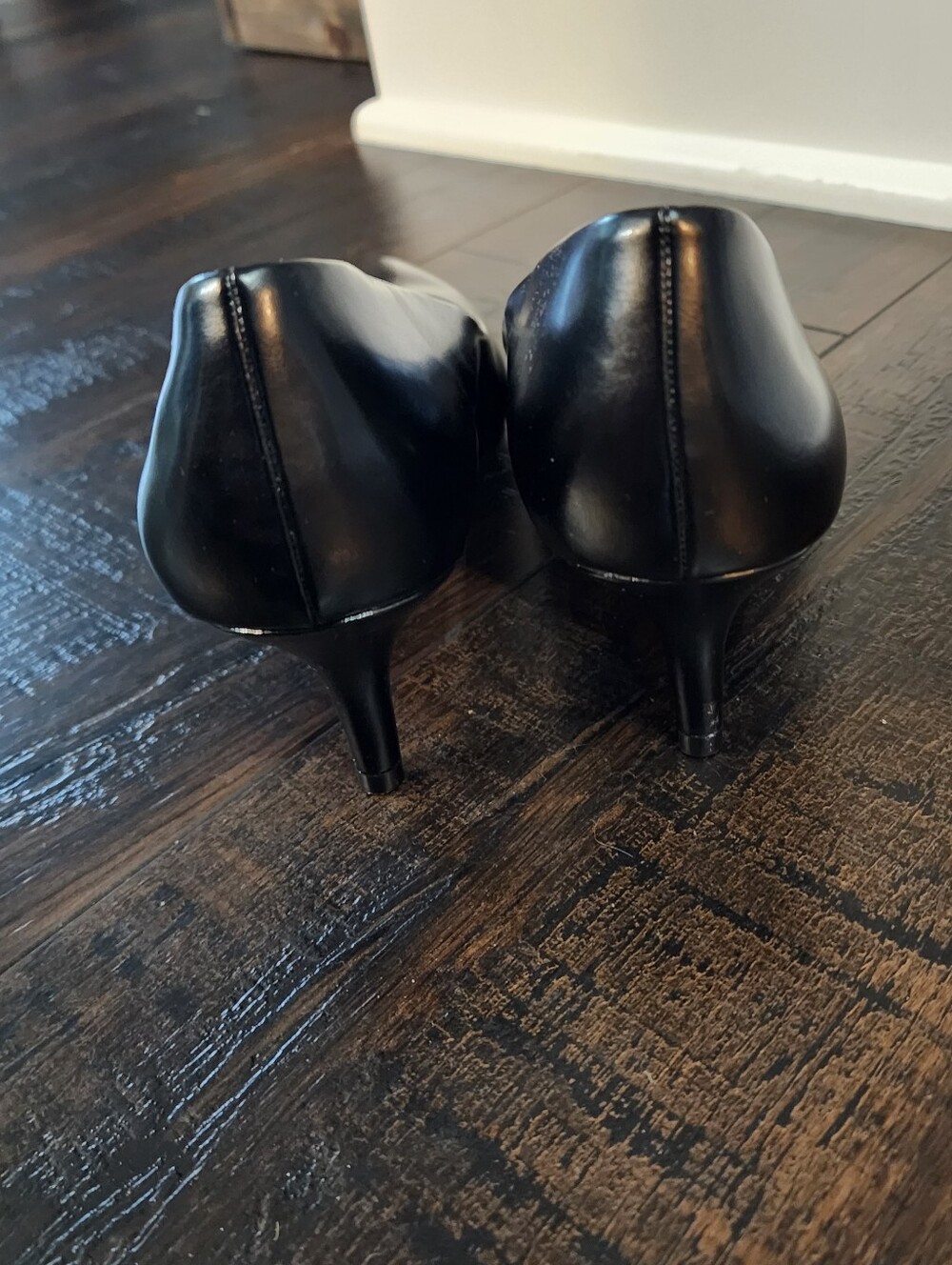 Pair of Women's DexFlex Comfort "Jeanne" Black Kitten Heels - Picture 4 of 4